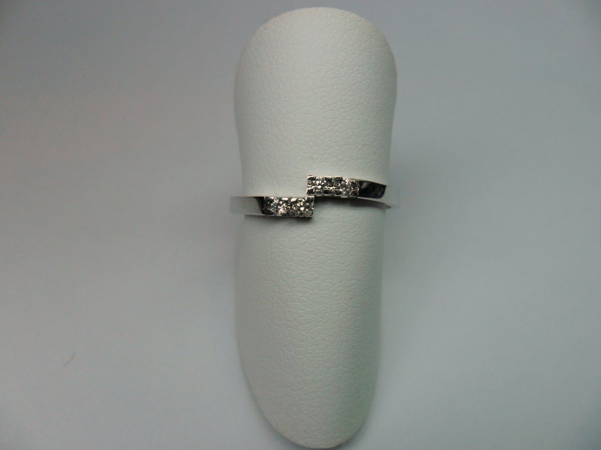 Twisted alliance ring